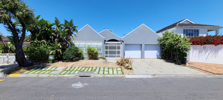 3 Bedroom Property for Sale in Cravenby Western Cape